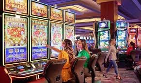 Tampilan aplikasi mobile frywin untuk akses sportsbook dan casino di Indonesia